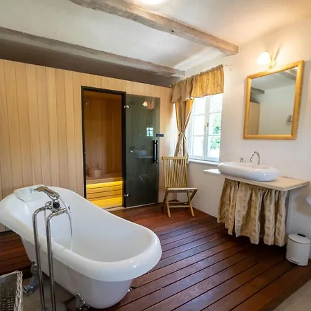 Julijud, Heated Pool, Jacuzzi, Dome And Sauna Villa *