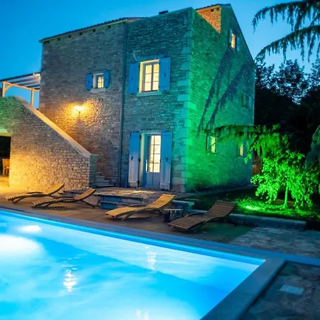 Julijud, Heated Pool, Jacuzzi, Dome And Sauna Vila