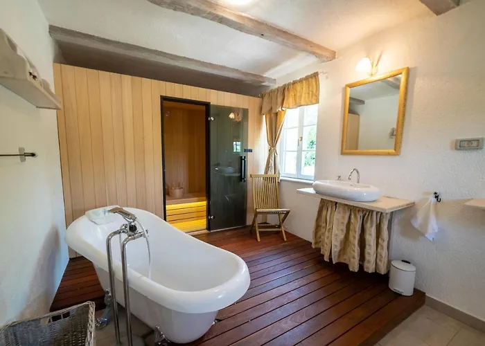 Julijud, Heated Pool, Jacuzzi, Dome And Sauna Villa *