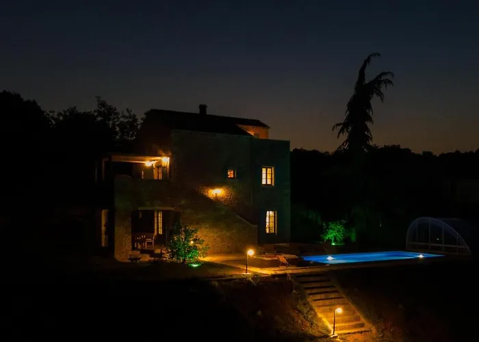Julijud, Heated Pool, Jacuzzi, Dome And Sauna Villa Brajkovici (Pazin)