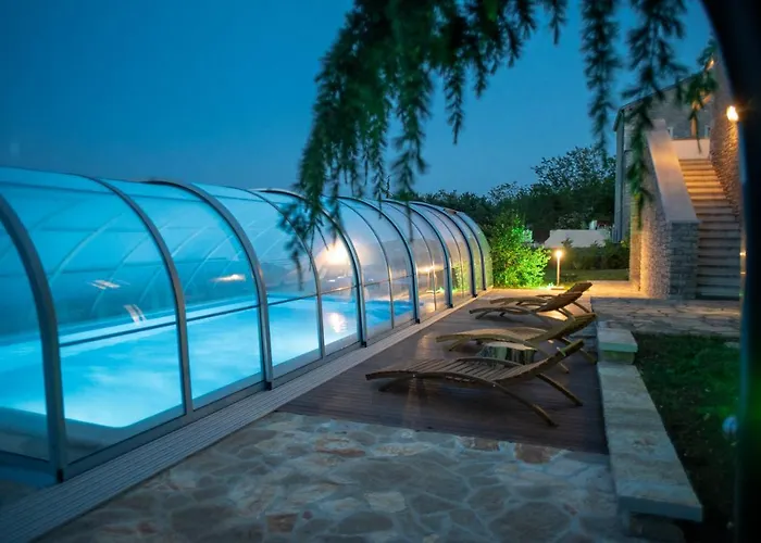 Julijud, Heated Pool, Jacuzzi, Dome And Sauna Villa Brajkovici (Pazin)